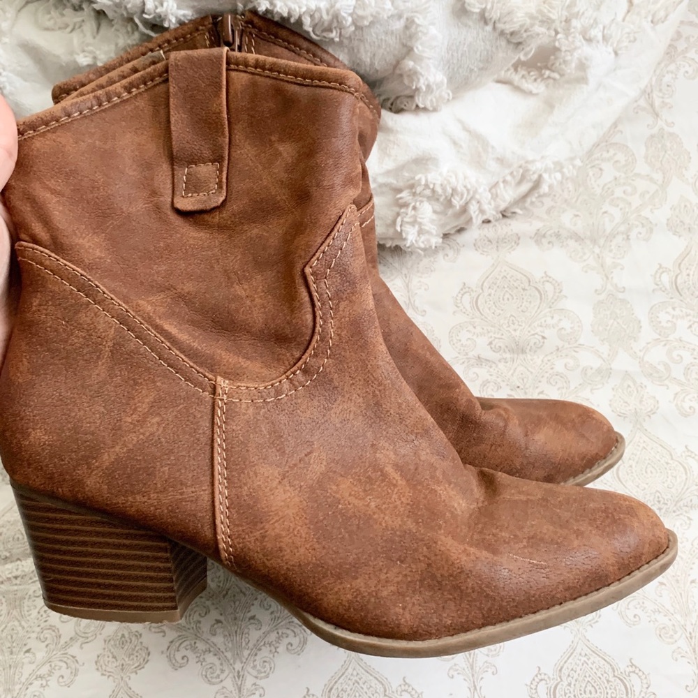 Women’s heel booties